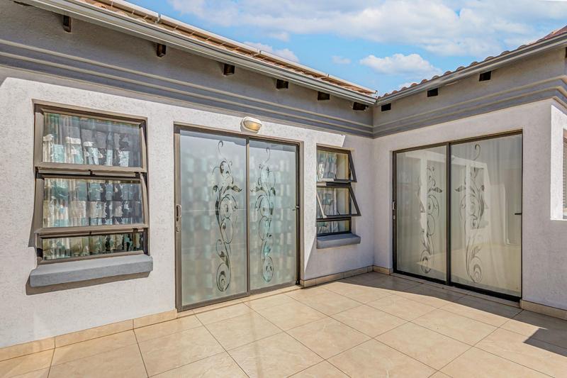 5 Bedroom Property for Sale in Blue Valley Golf Estate Gauteng