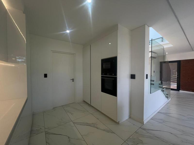4 Bedroom Property for Sale in Broadacres Gauteng