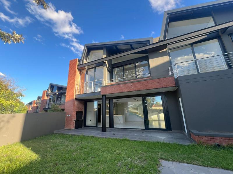 4 Bedroom Property for Sale in Broadacres Gauteng