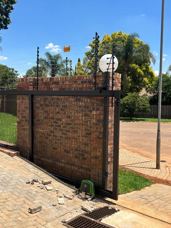 2 Bedroom Property for Sale in Faerie Glen Gauteng