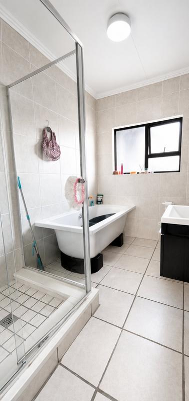 2 Bedroom Property for Sale in Gleneagles Gauteng