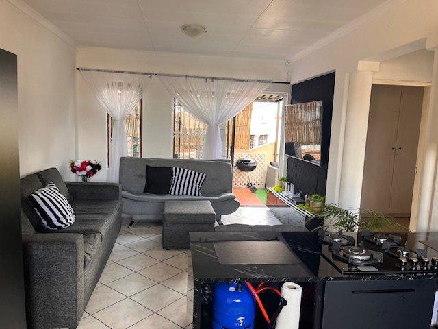 2 Bedroom Property for Sale in Mondeor Gauteng