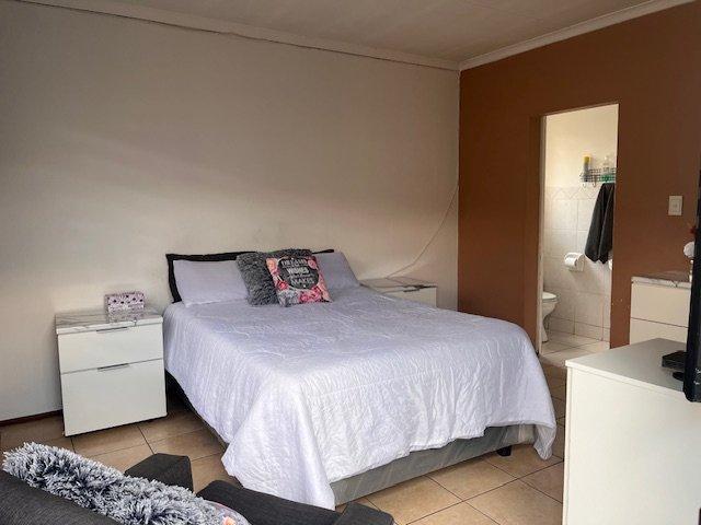 2 Bedroom Property for Sale in Mondeor Gauteng