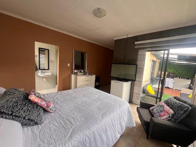 2 Bedroom Property for Sale in Mondeor Gauteng