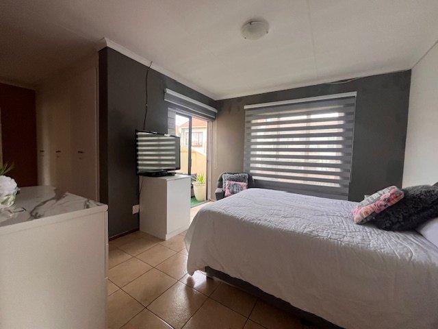 2 Bedroom Property for Sale in Mondeor Gauteng