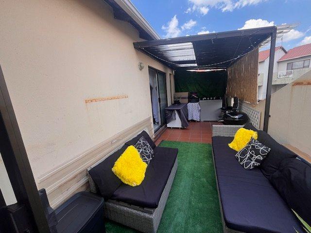 2 Bedroom Property for Sale in Mondeor Gauteng