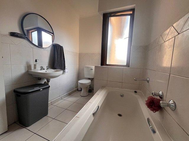 2 Bedroom Property for Sale in Mondeor Gauteng