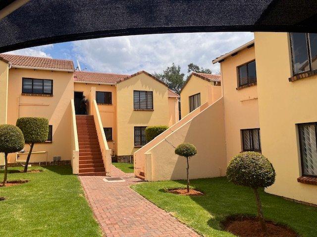 2 Bedroom Property for Sale in Mondeor Gauteng