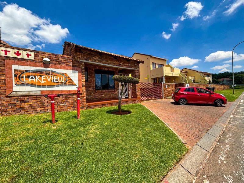 2 Bedroom Property for Sale in Mondeor Gauteng