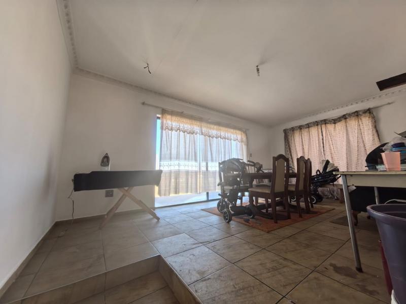 6 Bedroom Property for Sale in Orlando Gauteng