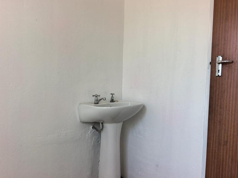 6 Bedroom Property for Sale in Orlando Gauteng