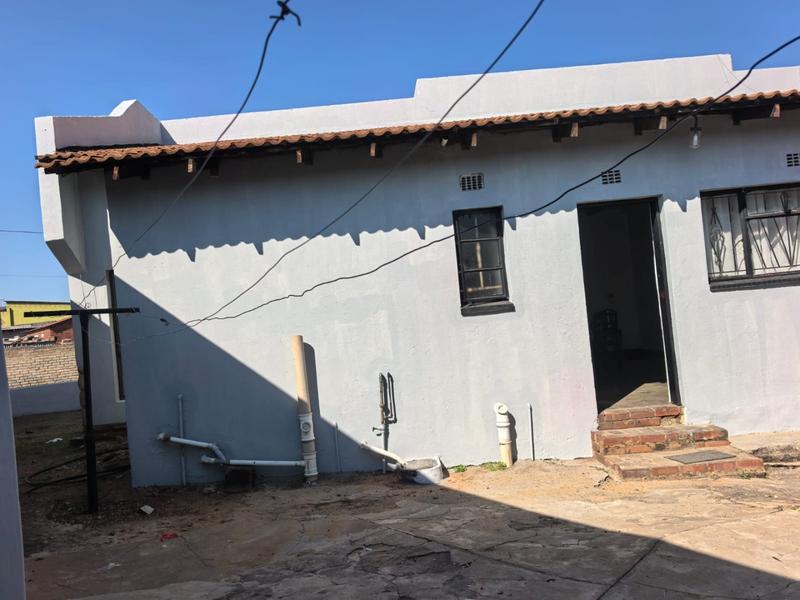 6 Bedroom Property for Sale in Orlando Gauteng