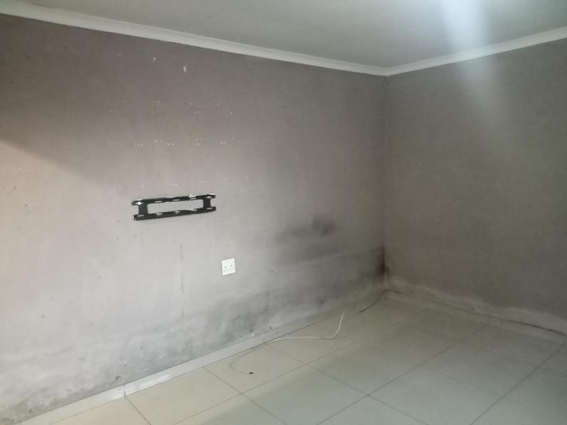 1 Bedroom Property for Sale in Protea Glen Gauteng