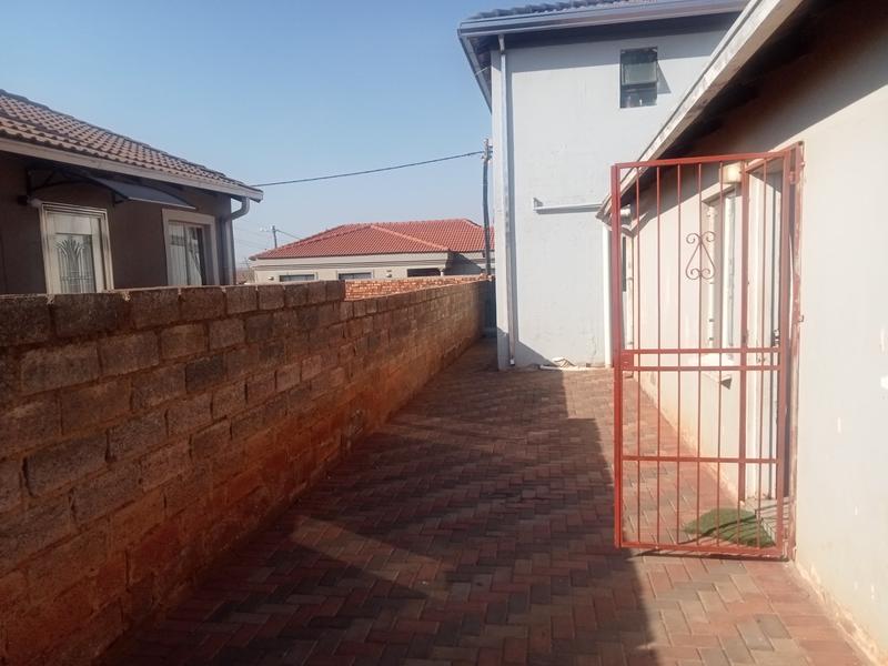 9 Bedroom Property for Sale in Protea Glen Gauteng