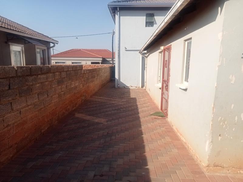 9 Bedroom Property for Sale in Protea Glen Gauteng