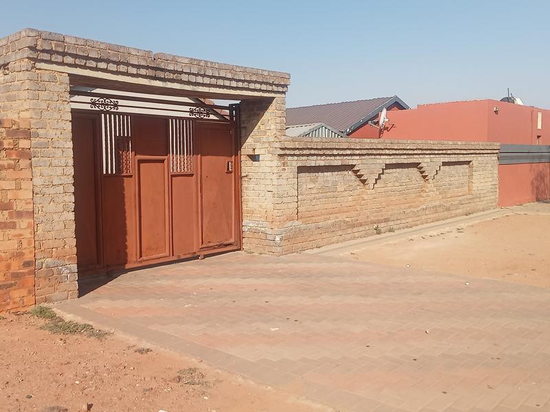 9 Bedroom Property for Sale in Protea Glen Gauteng