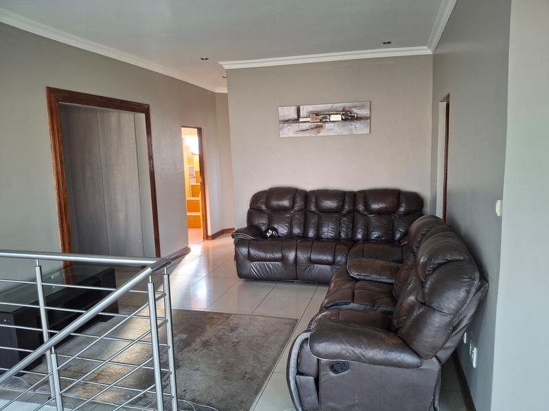 5 Bedroom Property for Sale in Monavoni Gauteng
