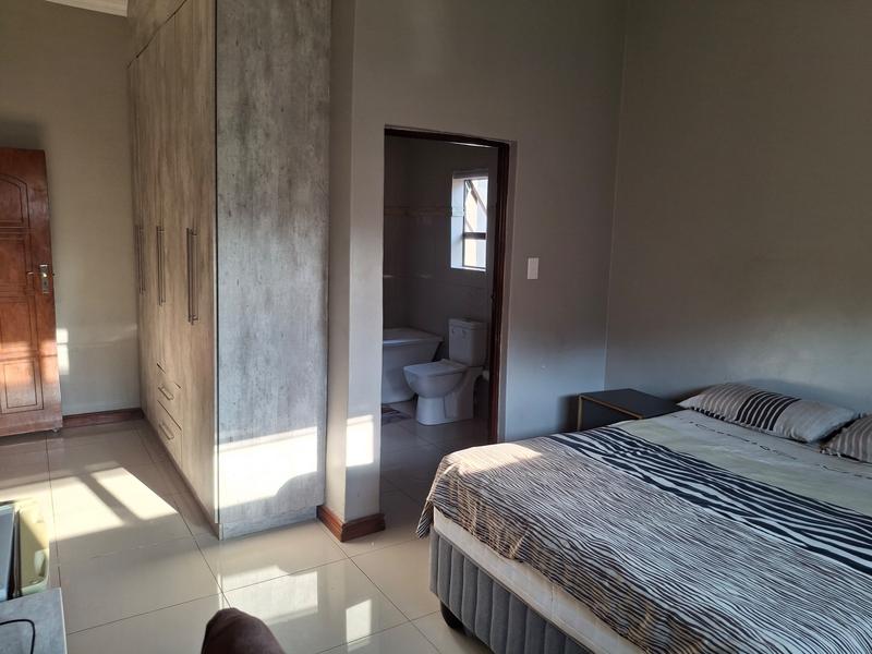 5 Bedroom Property for Sale in Monavoni Gauteng