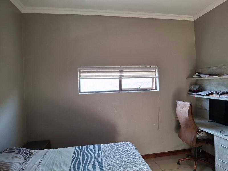 5 Bedroom Property for Sale in Monavoni Gauteng