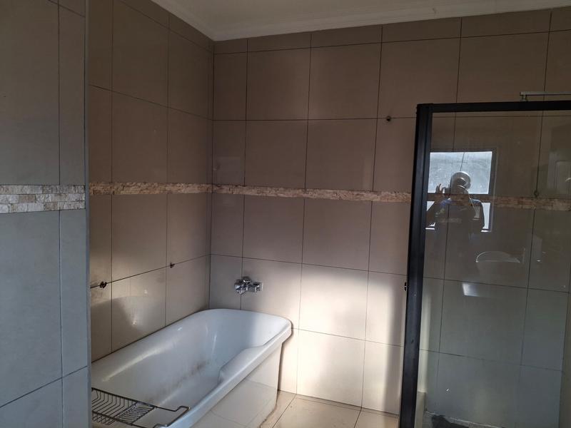 5 Bedroom Property for Sale in Monavoni Gauteng