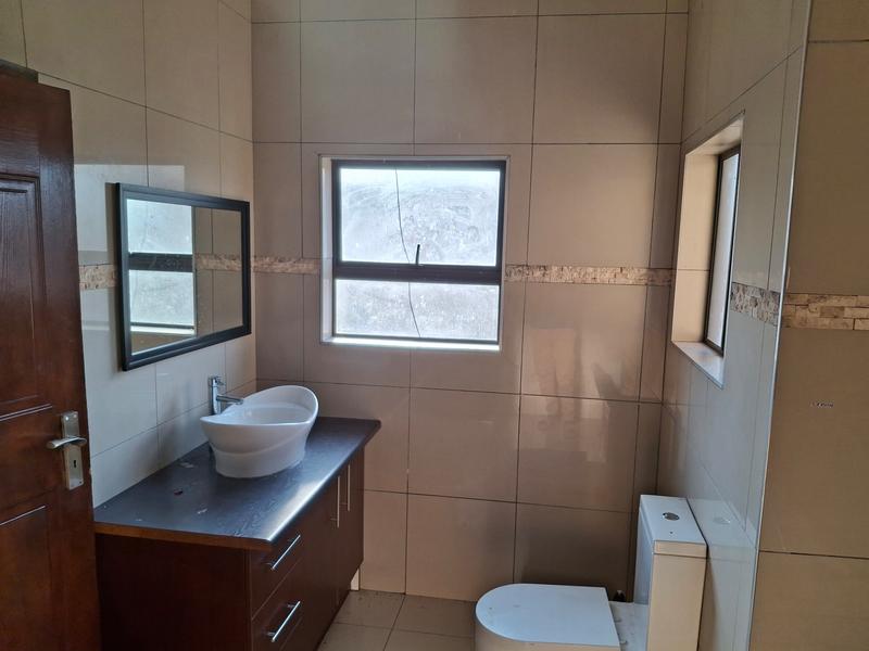 5 Bedroom Property for Sale in Monavoni Gauteng