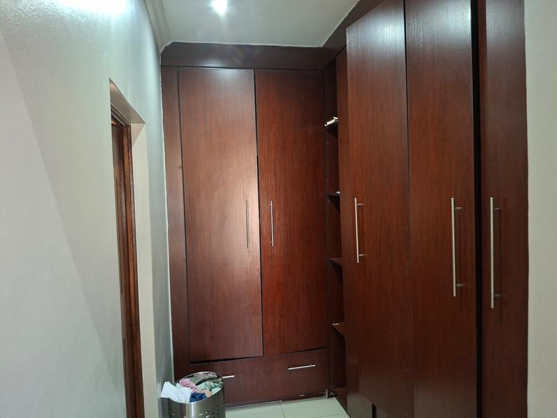 5 Bedroom Property for Sale in Monavoni Gauteng