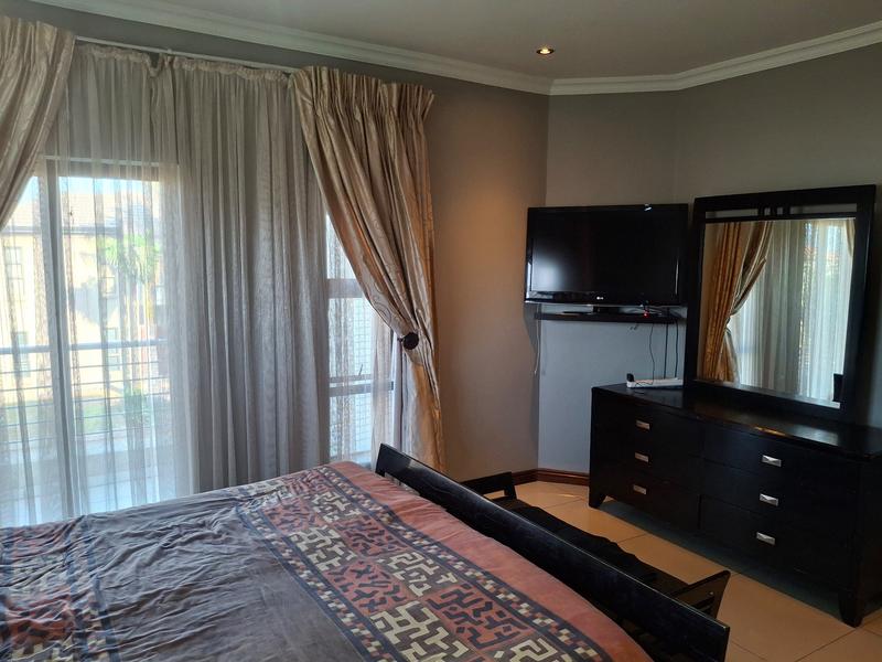 5 Bedroom Property for Sale in Monavoni Gauteng