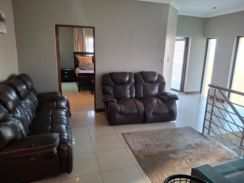 5 Bedroom Property for Sale in Monavoni Gauteng