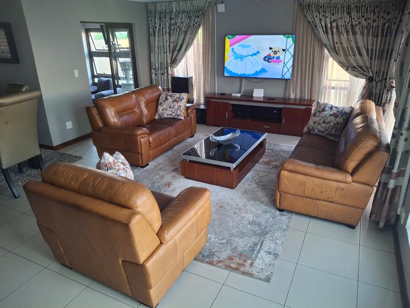 5 Bedroom Property for Sale in Monavoni Gauteng