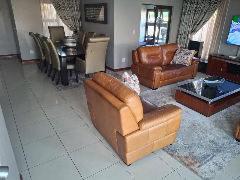 5 Bedroom Property for Sale in Monavoni Gauteng