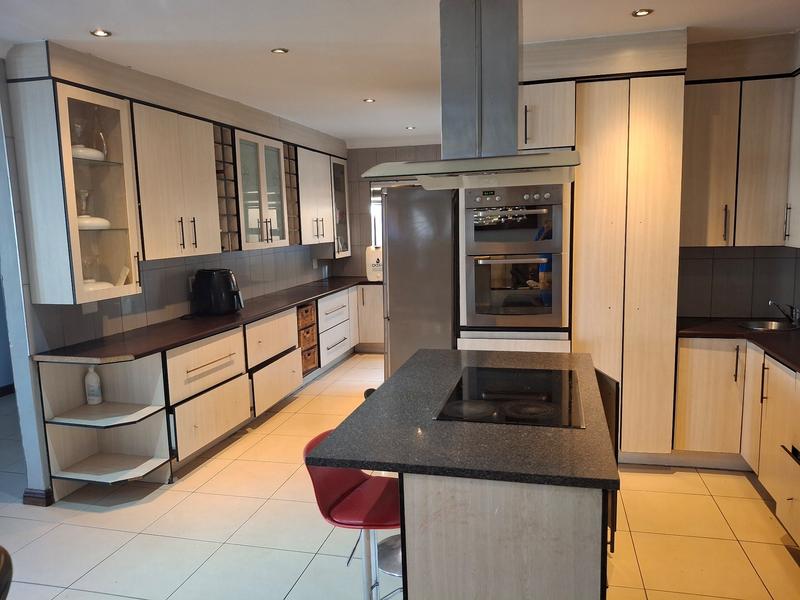 5 Bedroom Property for Sale in Monavoni Gauteng