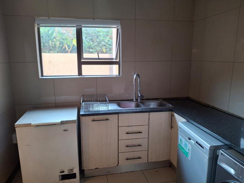 5 Bedroom Property for Sale in Monavoni Gauteng