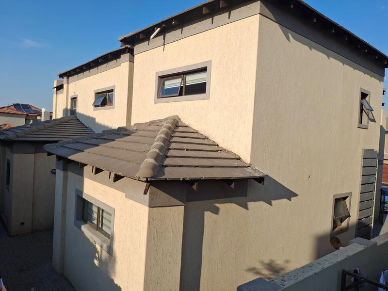 5 Bedroom Property for Sale in Monavoni Gauteng