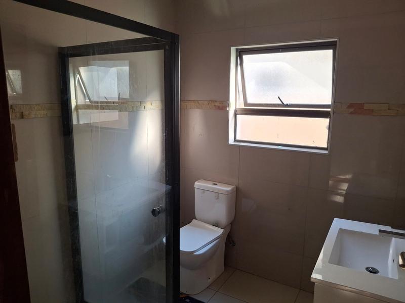 5 Bedroom Property for Sale in Monavoni Gauteng