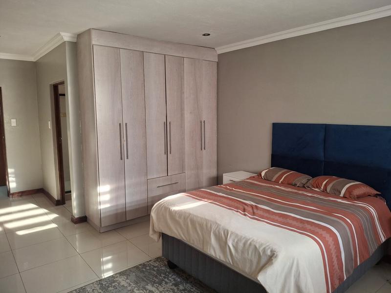 5 Bedroom Property for Sale in Monavoni Gauteng