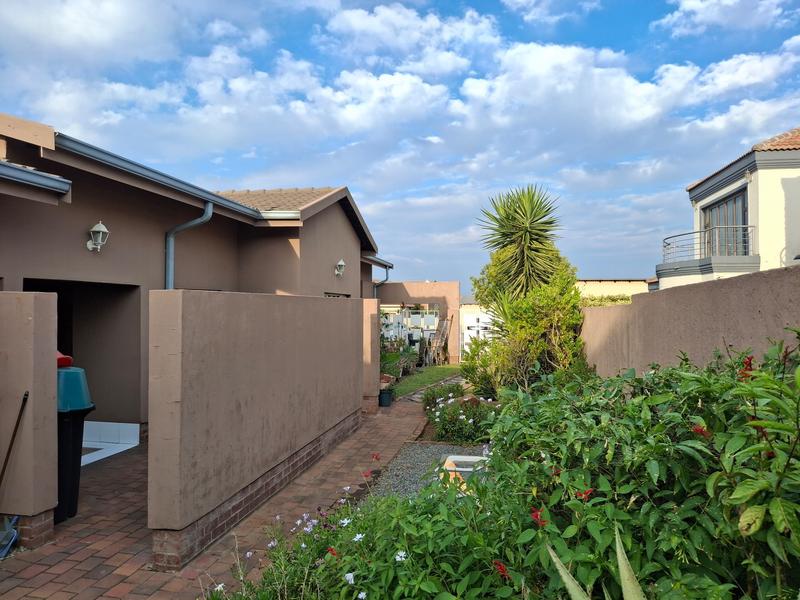 4 Bedroom Property for Sale in Monavoni Gauteng