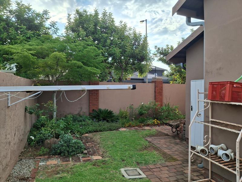 4 Bedroom Property for Sale in Monavoni Gauteng