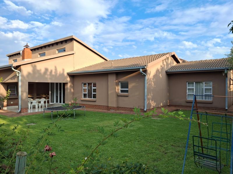 4 Bedroom Property for Sale in Monavoni Gauteng