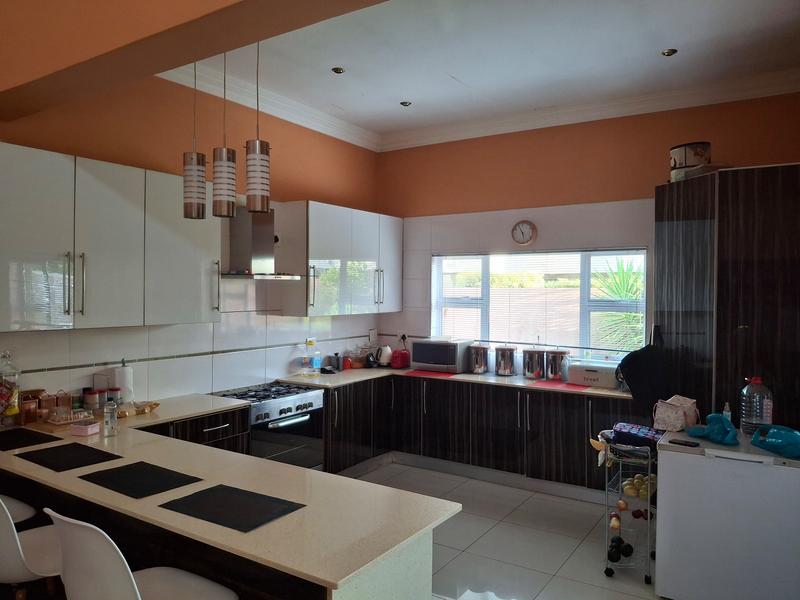 4 Bedroom Property for Sale in Monavoni Gauteng