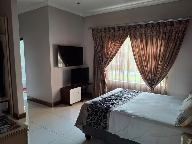 4 Bedroom Property for Sale in Monavoni Gauteng