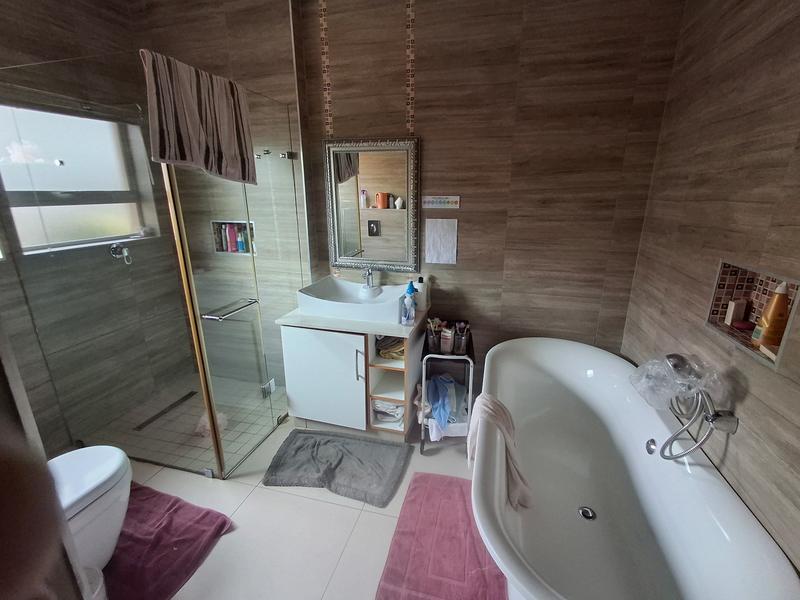 4 Bedroom Property for Sale in Monavoni Gauteng