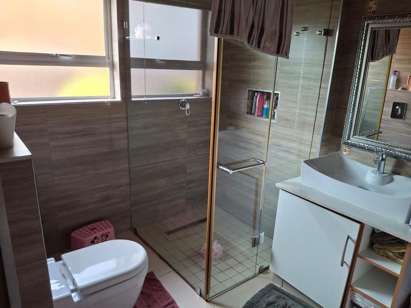4 Bedroom Property for Sale in Monavoni Gauteng