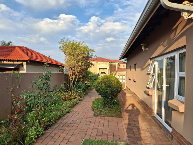 4 Bedroom Property for Sale in Monavoni Gauteng