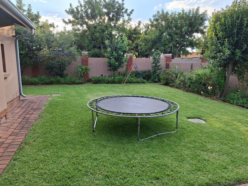 4 Bedroom Property for Sale in Monavoni Gauteng