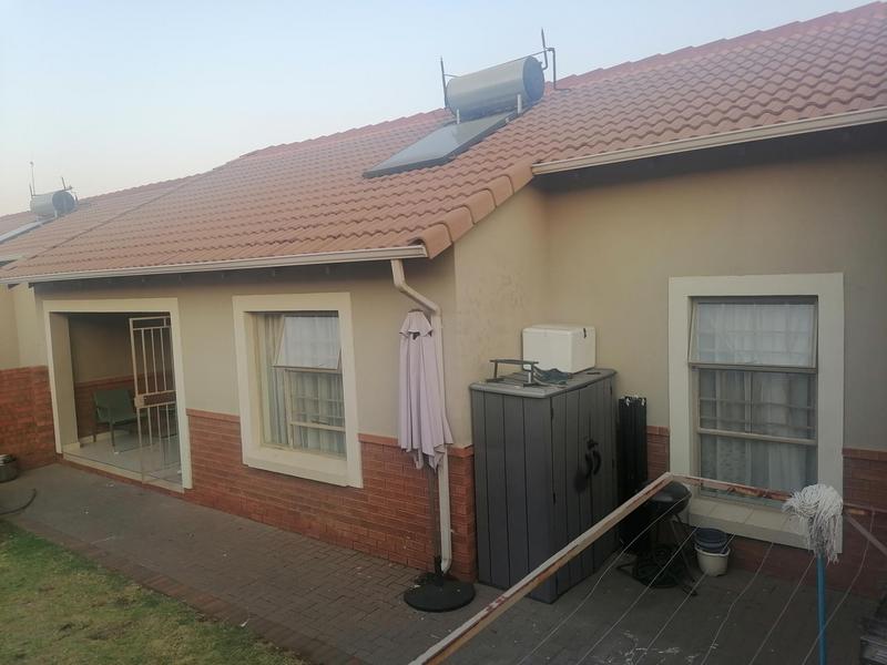3 Bedroom Property for Sale in Monavoni Gauteng