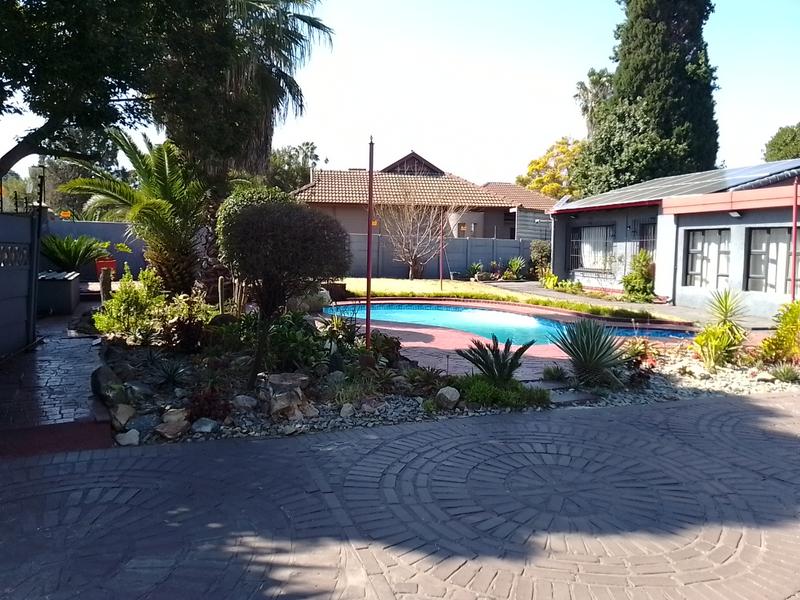 3 Bedroom Property for Sale in Brackendowns Gauteng