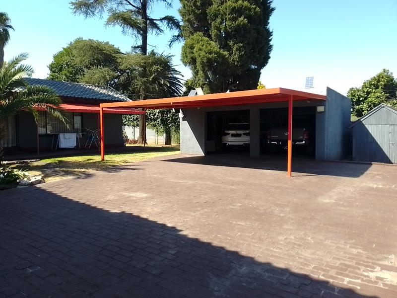 3 Bedroom Property for Sale in Brackendowns Gauteng