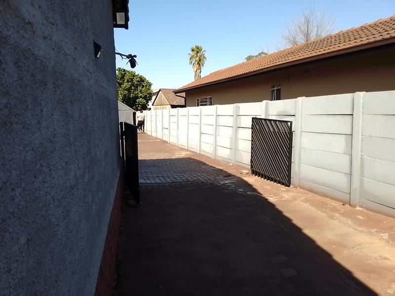 3 Bedroom Property for Sale in Brackendowns Gauteng