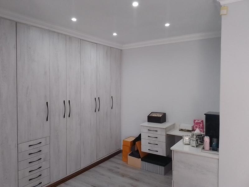 7 Bedroom Property for Sale in Brackenhurst Gauteng
