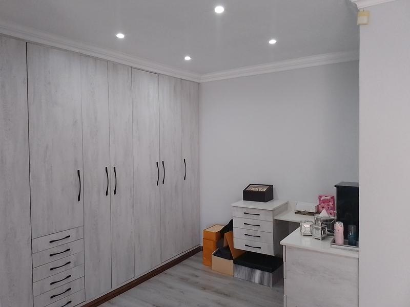 7 Bedroom Property for Sale in Brackenhurst Gauteng